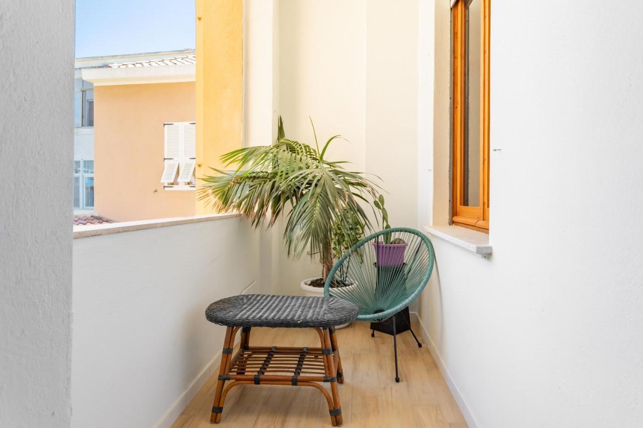 Domus Laetitiae Rooms & Apartments Quartu Sant'Elena Ngoại thất bức ảnh