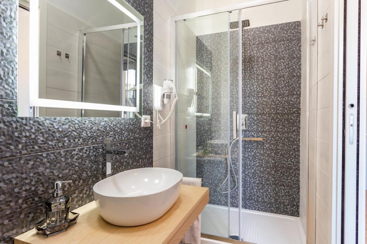 Domus Laetitiae Rooms & Apartments Quartu Sant'Elena Ngoại thất bức ảnh